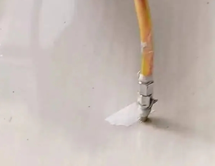 肥西瓷砖空鼓维修公司专业解答在瓷砖铺贴过程中，如果使用的砂料过粗（如全部使用了粗砂），可能会导致以下问题