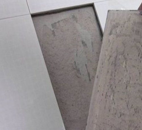 肥西瓷砖空鼓维修公司分享瓷砖铺贴时如果打浆（即涂抹在瓷砖背面和基层上的砂浆或瓷砖胶）过少，会带来以下问题